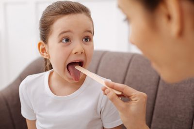 ¿Cómo se trata la amigdalitis? CinfaSalud