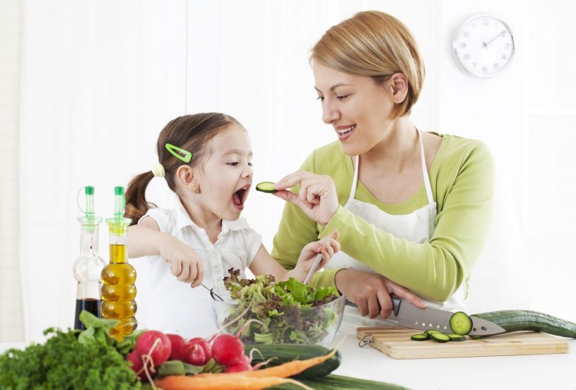 Cómo ayudar a aprender a comer bien a los bebés