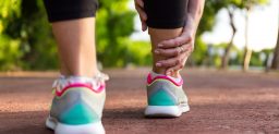 Heel España - Uno de los motivos principales del síndrome de las piernas  cansadas es la insuficiencia venosa, que provoca que las venas de las  piernas presenten cierta dificultad a la hora