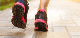 En la fascitis plantar, el calzado influye en la evolución del dolor plantar. CinfaSalud