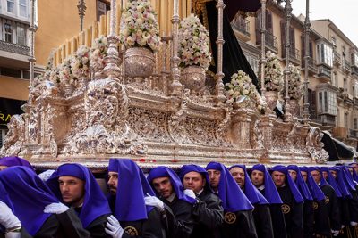¿Cómo evitar lesiones si participas en la Semana Santa?