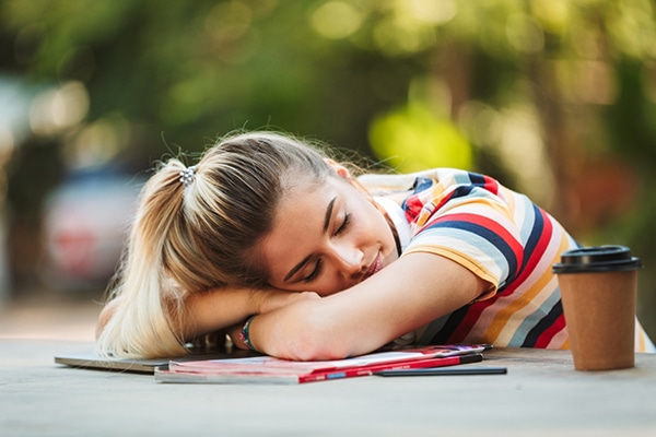 Hábitos saludables para prevenir los síntomas de la astenia primaveral. CinfaSalud