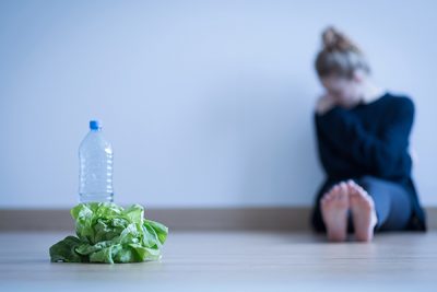 La anorexia no tiene una causa concreta, sino que confluyen varios factores. CinfaSalud