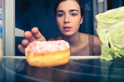 ¿Qué señales pueden alertar de que existe bulimia? CinfaSalud