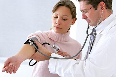 ¿Cuáles son los niveles recomendables de colesterol y tensión arterial? CinfaSalud