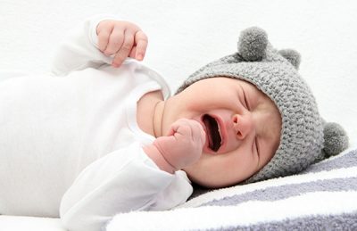 Imagen niño con cólicos. CinfaSalud