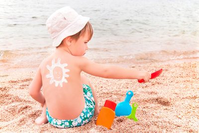 Los menores de un año nunca deben exponerse directamente al sol.