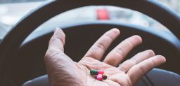Somnolencia o pérdida de reflejos al volante son algunos efectos que ciertos fármacos pueden producir. CinfaSalud