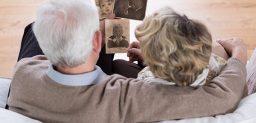 Cuidar a una persona con Alzheimer supone estar atento 24 horas al día.