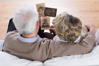 Cuidar a una persona con Alzheimer supone estar atento 24 horas al día.