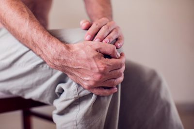 ¿Qué síntomas distinguen artrosis y artritis?