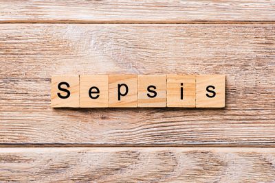 La sepsis se presenta de forma imprevisible y avanza rápidamente.