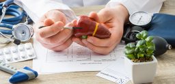 Evitar el alcohol es una de las medidas de prevención del cáncer de hígado.