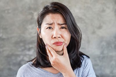 La parálisis facial provoca debilidad haciendo que la mitad de la cara se vea caída.