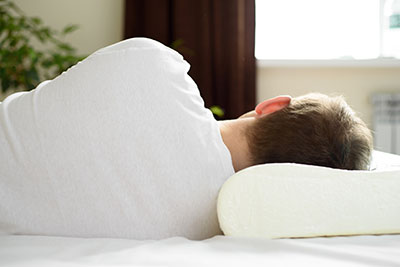 Dormir en buena postura contribuye a proteger nuestra columna vertebral