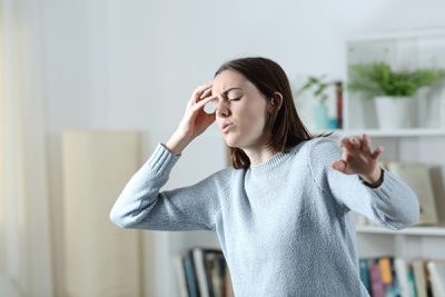 La enfermedad o síndrome de Ménière es un trastorno del oído interno que produce alteraciones en el equilibrio.