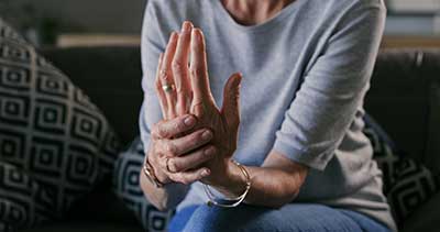 La artrosis es una enfermedad poliarticular, que afecta a varias articulaciones.