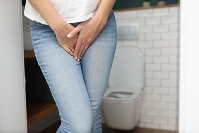 La cistitis es provocada por la bacteria E. Coli, responsable del 75% de los casos de este tipo de infecciones del tracto urinario.