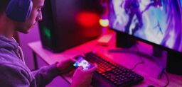 Las tecnopatías son afecciones tanto físicas como psicológicas vinculadas al uso de las nuevas tecnologías.