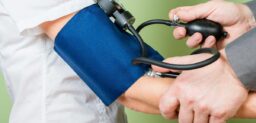 La hipotensión ortostática o postural es un descenso rápido, repentino y excesivo de la tensión arterial