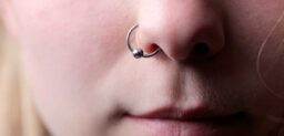 Un piercing (anglicismo para referirnos a perforación) es la práctica de perforar una parte del cuerpo humano para insertar aretes u otras piezas de joyería.