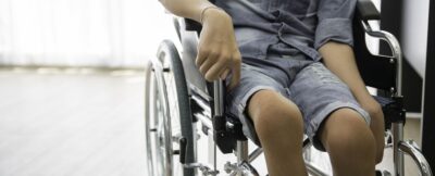 La polio o poliomelitis está causada por el Poliovirus, un virus que invade el sistema nervioso
