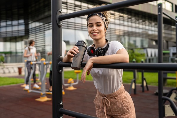 La suplementación deportiva no debe reemplazar una alimentación equilibrada y rica en nutrientes, sino que debe complementarla. 