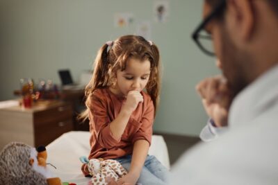 los niños de 0 a 6 años sufren con frecuencia enfermedades comunes, la mayoría leves, aunque algunas requieren atención médica.